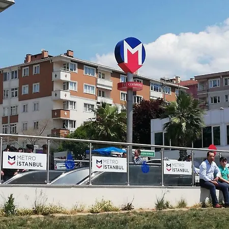 Big House Cekmekoy Subway בית הארחה
